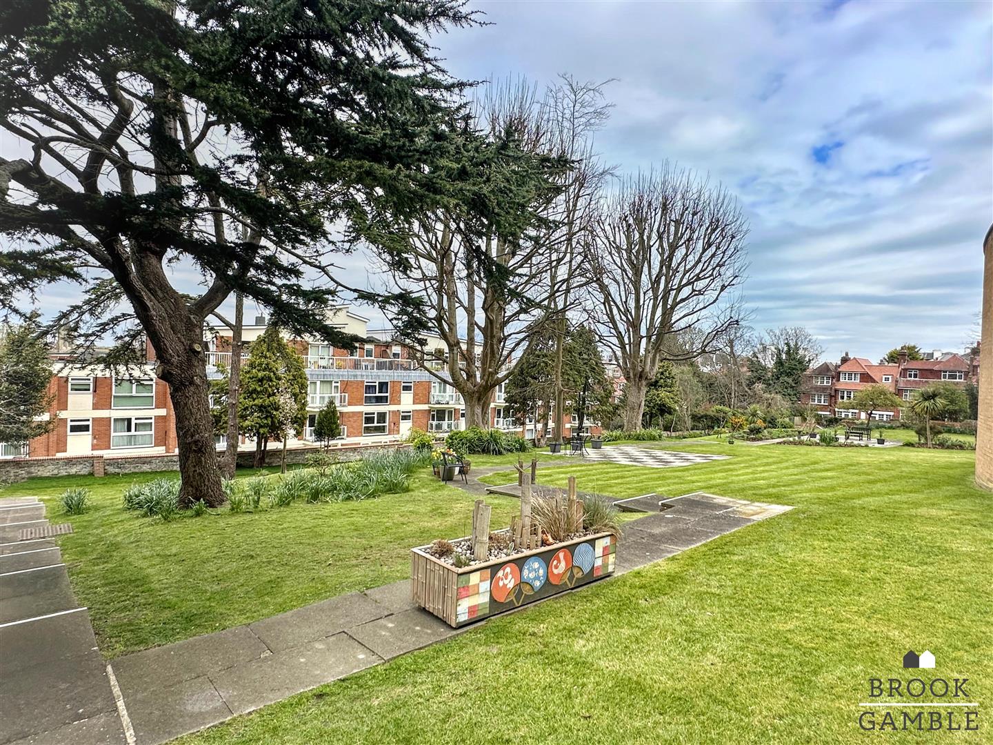 3 Bedroom Flat. St. Johns Road in Eastbourne,  21